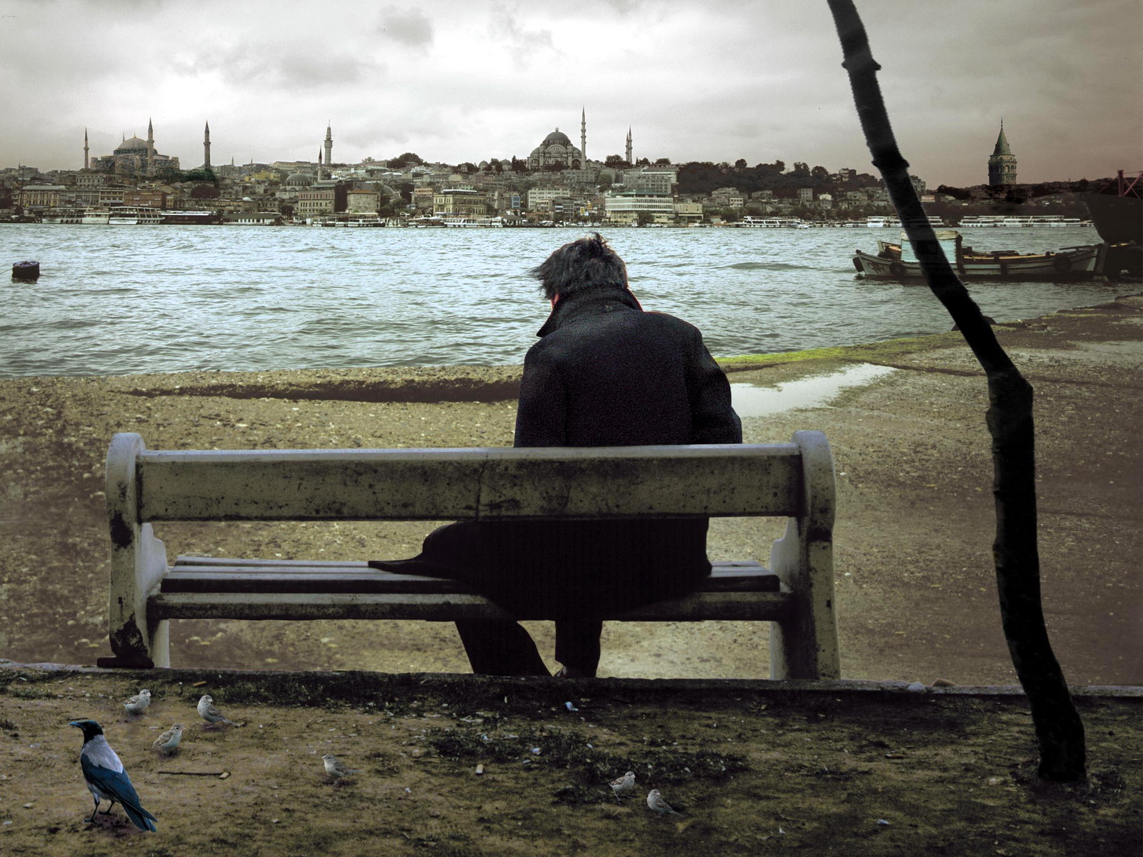 UZAK: YABANCILAŞMAK ÜZERİNE